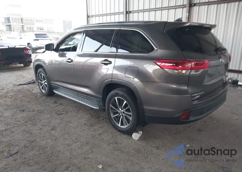 2019 Toyota Highlander Xle z USA, uszkodzony, nr VIN 5TDKZRFH4KS566873